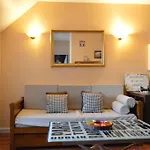 Authentic Bright Flat In Le Marais