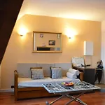 Authentic Bright Flat In Le Marais