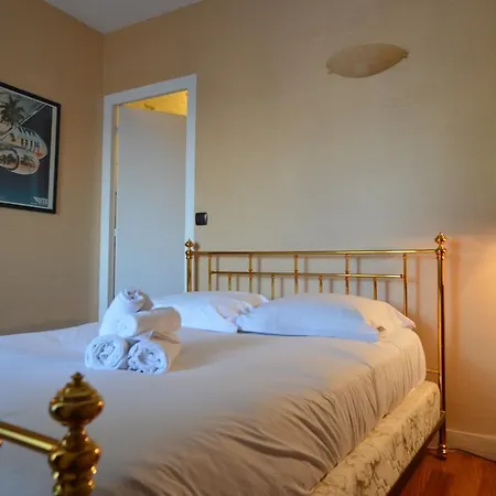 Appartamento Authentic Bright Flat In Le Marais Parigi