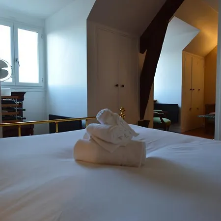 Authentic Bright Flat In Le Marais Parigi