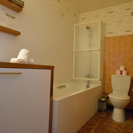 Authentic Bright Flat In Le Marais Parigi