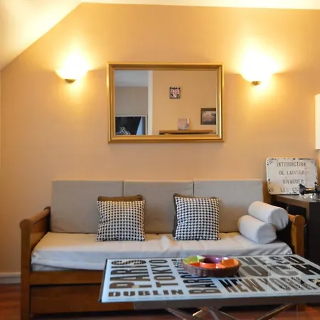 Authentic Bright Flat In Le Marais Parigi