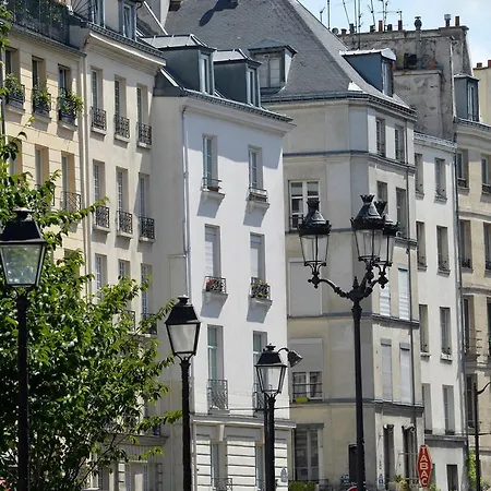 Authentic Bright Flat In Le Marais Parigi